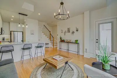 8169 Kipling Avenue 31, Vaughan, On L4l 0g4