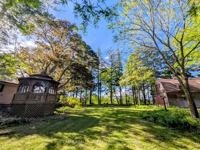 5 Farmer Court, Richmond Hill, On L4e 1a2