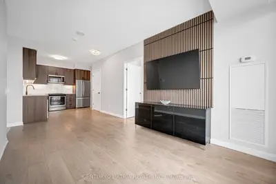 Condo Apartment in Vaughan