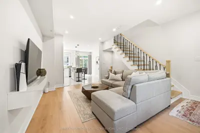 21 Galleria Parkway 21, Markham, On L3t 0a4