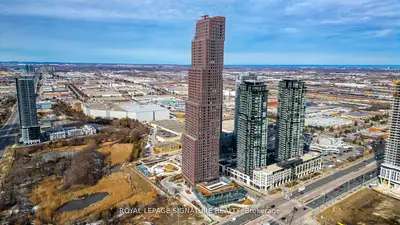 Condo Apartment in Vaughan
