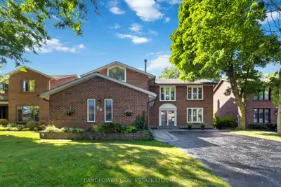 23 Fry Court, Markham, On L3p 4g9