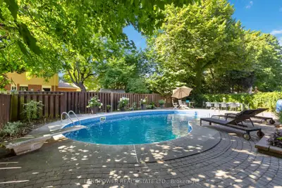 23 Fry Court, Markham, On L3p 4g9