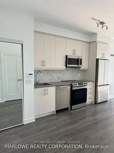 Condo Apartment in Richmond Hill