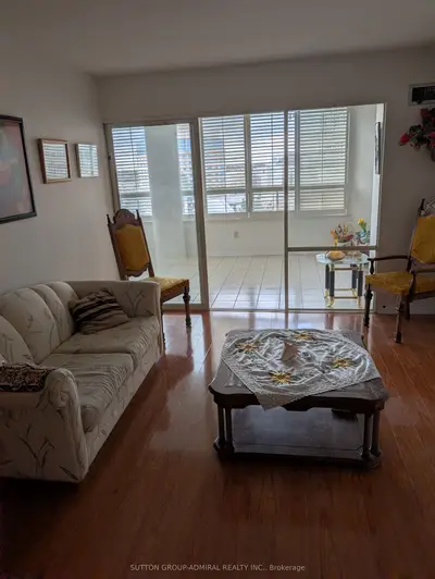 Common Element Condo in Vaughan