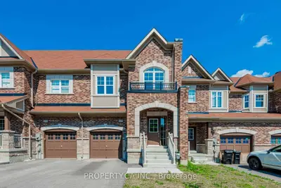 Att/Row/Townhouse in Innisfil