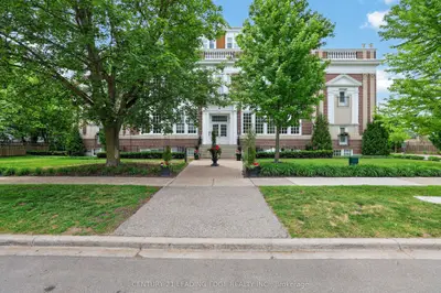 Condo Apartment in Aurora