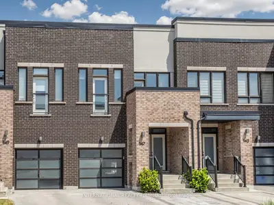 Att/Row/Townhouse in Richmond Hill