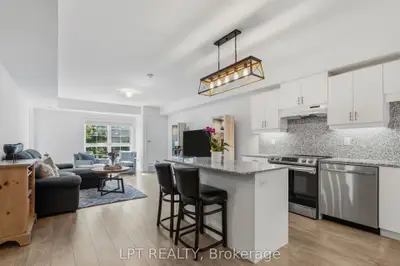 Condo Apartment in Georgina