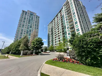 Condo Apartment in Vaughan