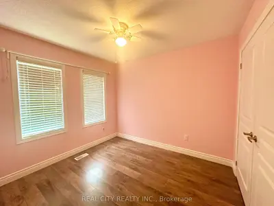 8 Beechener Street, Georgina, On L0e 1r0