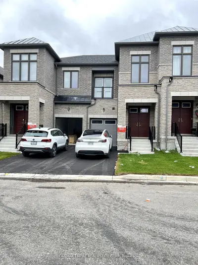 Att/Row/Townhouse in Richmond Hill