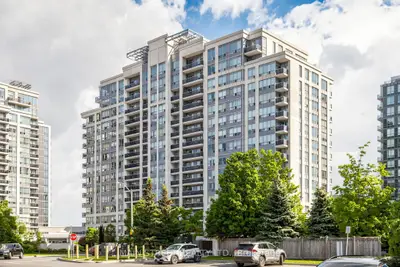 Condo Apartment in Vaughan
