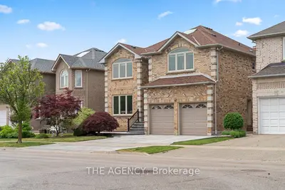 Detached in Richmond Hill