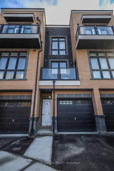 Condo Townhouse in Richmond Hill