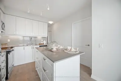 Condo Apartment in Vaughan