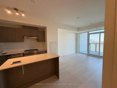 Common Element Condo in Vaughan