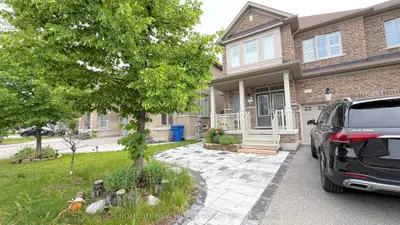 Semi-Detached in Aurora