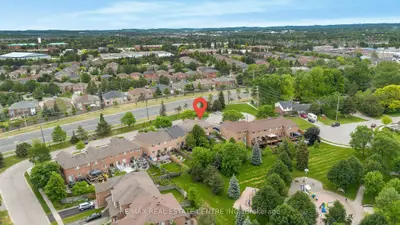 Att/Row/Townhouse in Newmarket