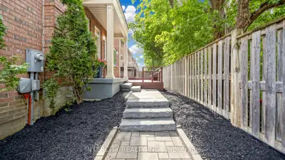 151 Silverwood Avenue 22a, Richmond Hill, On L4s 0c9