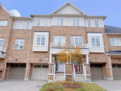 Att/Row/Townhouse in Markham