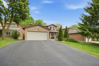 99 Carlson Drive, Newmarket, On L3y 3g9