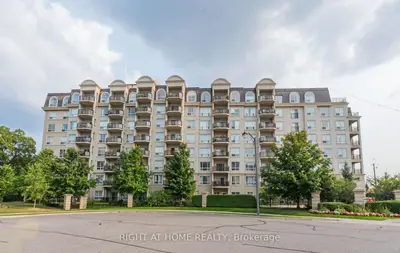 Condo Apartment in Vaughan