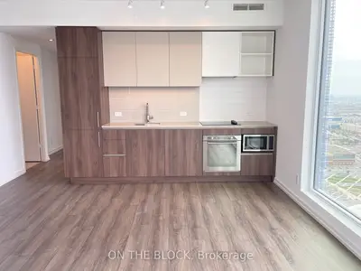Condo Apartment in Vaughan