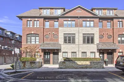 Condo Townhouse in Vaughan