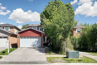 Detached in Richmond Hill