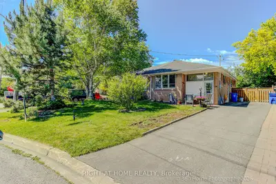 116 Longford Drive, Newmarket, On L3y 2y5