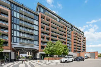 Condo Apartment in Vaughan