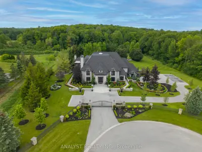 76 Scotch Valley Drive, King, On L7b 1l9