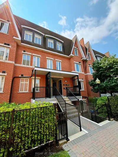 Condo Townhouse in Markham