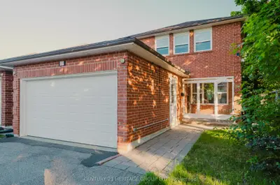 Detached in Richmond Hill