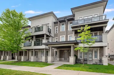Condo Townhouse in Vaughan