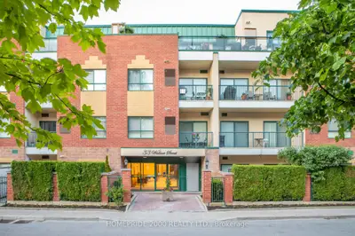 Condo Apartment in Vaughan
