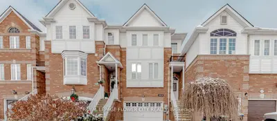 Att/Row/Townhouse in Innisfil