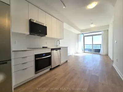 Condo Apartment in Vaughan
