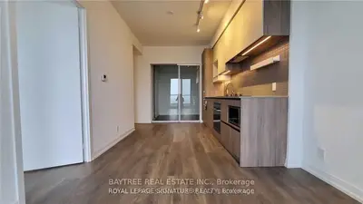 Condo Apartment in Vaughan