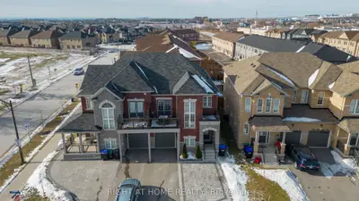 Semi-Detached in Bradford West Gwillimbury
