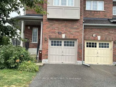 Att/Row/Townhouse in Richmond Hill