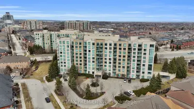 Condo Apartment in Richmond Hill