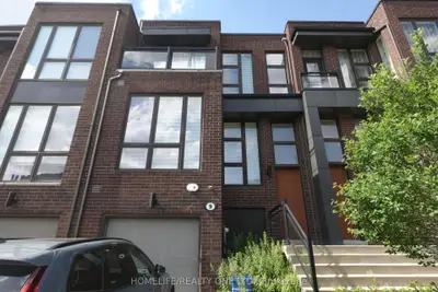 Att/Row/Townhouse in Vaughan