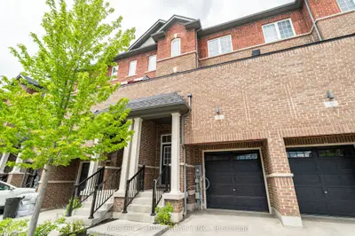 183 Harding Park Street, Newmarket, On L3y 0e3