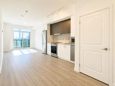 Common Element Condo in Vaughan