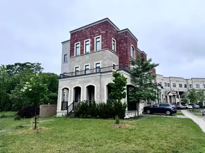 Att/Row/Townhouse in Vaughan