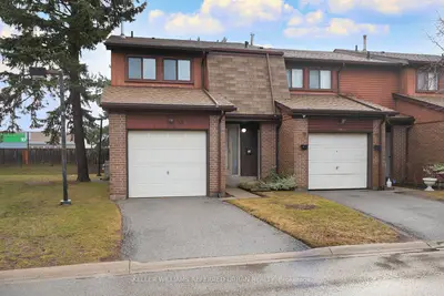 Condo Townhouse in Richmond Hill