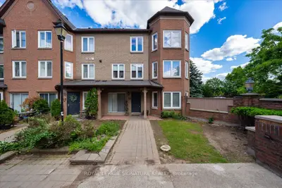 Condo Townhouse in Vaughan