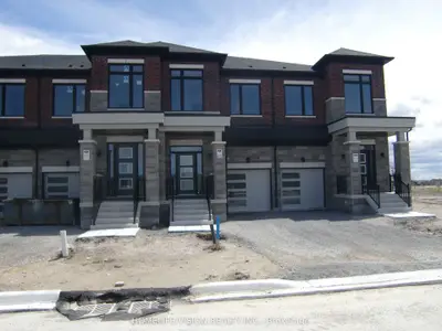 Att/Row/Townhouse in Richmond Hill